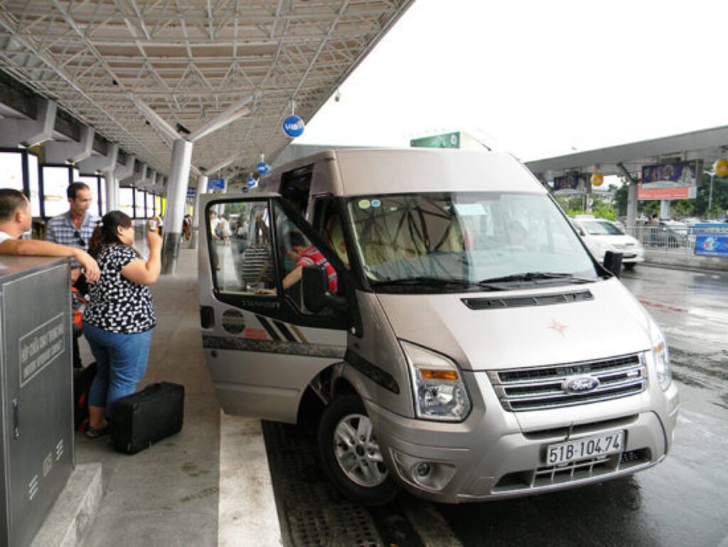 Điều kiện thời tiết là một trong Các yếu tố ảnh hưởng đến thời gian di chuyển sân bay Tân Sơn Nhất
